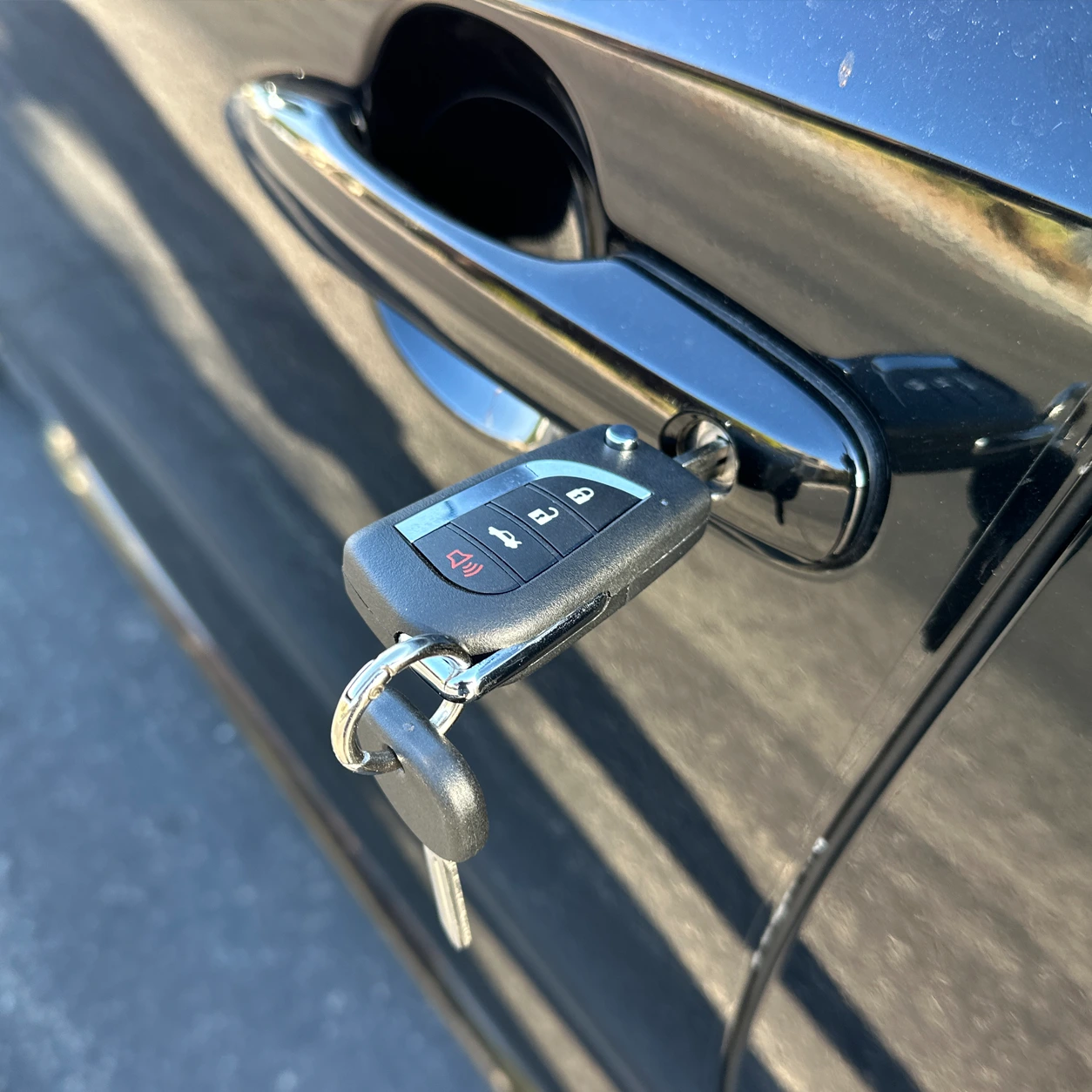 Newly cut car key tested in a door lock